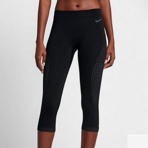 nike hypercool capri